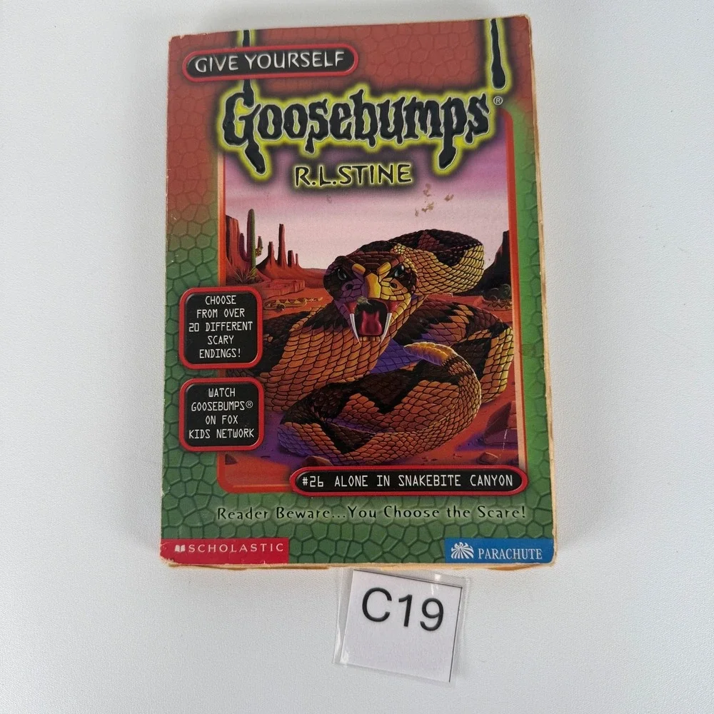 Alone in Snakebite Canyon (Give Yourself Goosebumps - 26)‎ Paperback R.L. STINE